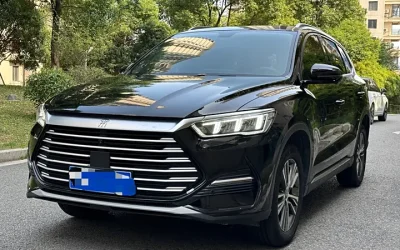 Общий ракурс BYD Song Pro 2022 года для рынка РФ