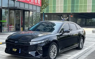 Боковой вид Bestune B70 2024 года, подержанный, для РФ
