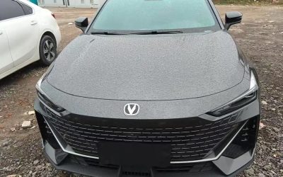 Подержанный автомобиль Changan UNI-V 2022, китайский седан, тип топлива бензин, обзор и цена на продажу