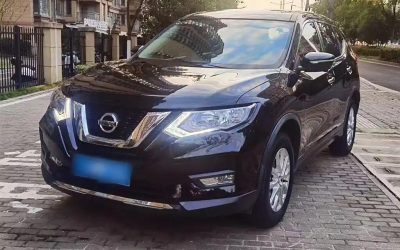 Интерьер китайского подержанного автомобиля Nissan X-Trail 2020, внедорожник, обзор, цена