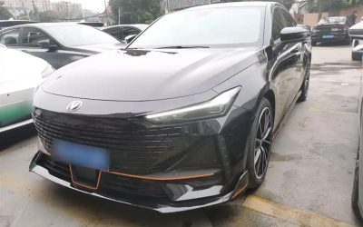 Экстерьер китайского подержанного автомобиля Changan UNI-V 2023, седан, продажа, Китай