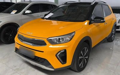 Интерьер подержанного кроссовера Kia Stonic 2022, предпродажный автомобиль, спецификации, цена, бензиновый, 2WD
