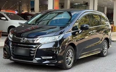 Full overview of a 2021 Honda Odyssey minivan, a pre-sale used car with gasoline fuel, 2WD, interior and exterior details, and pricing.