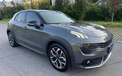 Интерьер китайского подержанного Lynk & Co 02 2019 хэтчбек бензин 2WD, обзор и цена