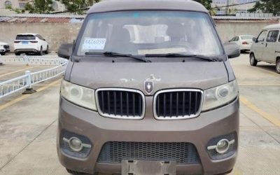 Интерьер китайского подержанного Jinbei Haise X30 2016 минивэн 2WD бензин, обзор и цена