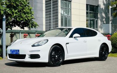 Интерьер подержанного Porsche Panamera 2015 седан бензин 4WD, обзор и спецификации