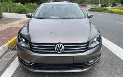 Интерьер подержанного Volkswagen Passat 2012 седан бензин 2WD, обзор и спецификации