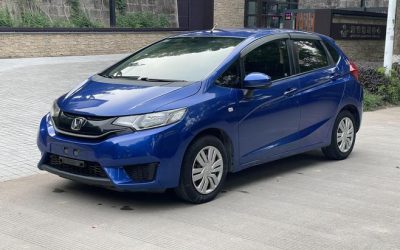 Интерьер подержанного Honda Fit 2016 хэтчбек бензин 2WD, обзор и спецификации