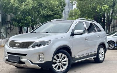 Интерьер подержанного Kia Sorento 2013 внедорожник бензин 4WD, обзор и спецификации