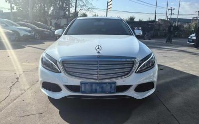 Интерьер подержанного Mercedes-Benz C-Class 2015 седан бензин 2WD, обзор и цена