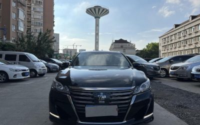 Подержанный автомобиль Toyota Crown 2019, седан, бензин, 2WD, интерьер, купить, обзор, цена