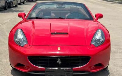 Подержанный автомобиль Ferrari California T 2011, кабриолет, бензин, 2WD, интерьер, обзор, цена