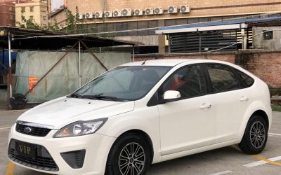 Интерьер подержанного автомобиля Ford Focus 2012, хэтчбек, бензин, 2WD, обзор, спецификации, цена, продажа, купить