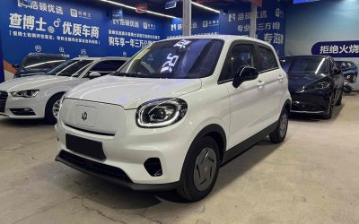 Интерьер китайского подержанного автомобиля Leapmotor T03 2024, хэтчбек, электрический, 2WD, обзор, спецификации, цена, продажа, купить