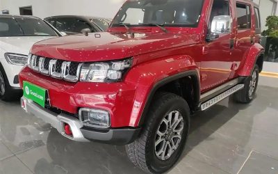 Подержанный автомобиль BAIC BJ40 2023, китайский внедорожник, тип топлива бензин, обзор и цена на продажу