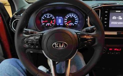 Kia Stonic 2020 подержанный автомобиль, бензиновый внедорожник, 2WD, цена, обзор, интерьер, продажа, купить