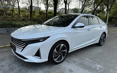 Changan Raeton Plus 2023 китайский подержанный авто седан бензин 2WD обзор цена экстерьер