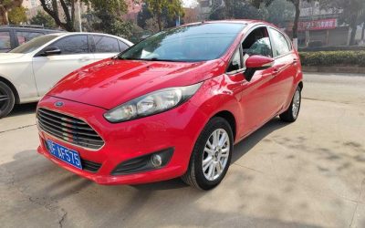 Интерьер подержанного Ford Festiva 2014 хэтчбек, бензин, 2WD, обзор и цена для покупки