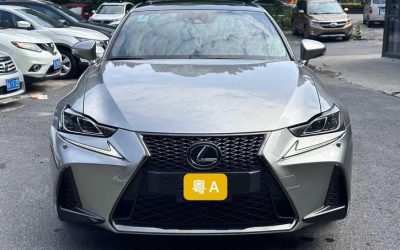 Lexus IS 2018, подержанный бензиновый седан, 2WD, экстерьер для покупки.