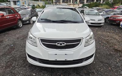 Chery E3 2015, китайский подержанный бензиновый седан, 2WD, экстерьер для продажи.