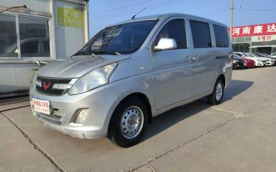 Боковой профиль подержанного китайского фургона Wuling Rongguang V 2016, бензин, 2WD, с ценой.