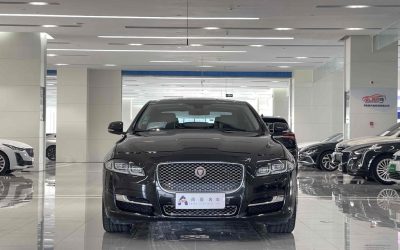 Передняя решетка подержанного седана Jaguar XJ 2016, бензин, 2WD, в продаже с ценой.