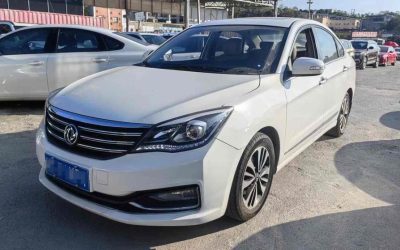 Задний вид подержанного китайского седана Dongfeng Aeolus A60 2019, бензин, 2WD, с ценой.