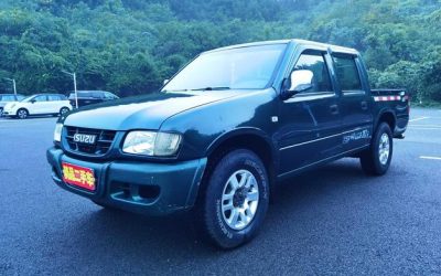 Боковой профиль подержанного пикапа ISUZU 2013, дизель, 4WD, в продаже с обзором.