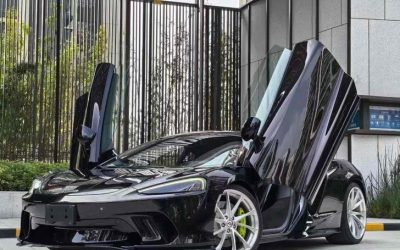 Полный вид экстерьера подержанного купе McLaren GT 2021, бензиновый с приводом 2WD, предлагаемый на продажу с полными характеристиками и ценой.