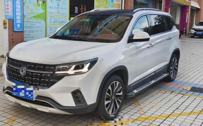 Полный вид экстерьера подержанного внедорожника Forthing T5 2018, китайский подержанный автомобиль с бензиновым топливом и 2WD, доступен для покупки с характеристиками и ценой продажи.