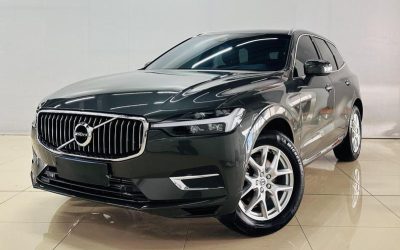 Основные черты экстерьера внедорожника Volvo XC60 2021, подержанный автомобиль на продажу, подключаемый гибрид, 4WD, с характеристиками, ценой и обзорами для покупателей.