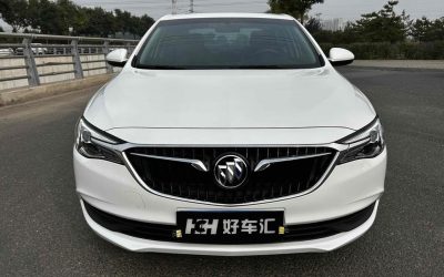 Полный вид подержанного седана Buick Excelle GT 2022, китайский автомобиль перед продажей, бензин, 2WD, с характеристиками, ценой и обзором для покупателей в Китае.