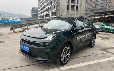 Гибридный экстерьер подержанного внедорожника Lynk & Co 06 2022, китайский авто, 4WD, для покупки с обзором спецификаций и цены.