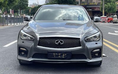 Полный вид подержанного седана Infiniti Q50L 2015, бензин, 2WD, на продажу с обзором спецификаций и цены.