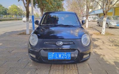 Полный вид подержанного хэтчбека Lifan 320 2014, китайский автомобиль, бензин, 2WD, на продажу с обзором спецификаций и цены.