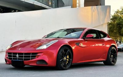 Полный вид экстерьера подержанного купе Ferrari FF 2011, бензиновый с приводом 4WD, доступен для покупки с полными характеристиками и ценой.