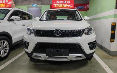 Интерьер подержанного Beijing Senova X35 2019, китайский внедорожник, передний привод 2WD, бензиновое топливо, характеристики и цена продажи.
