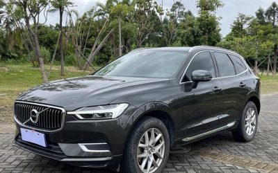 Интерьер подержанного внедорожника Volvo XC60 2020, бензин, с обзором и характеристиками