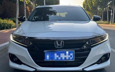 Динамичный вид экстерьера Honda Accord 2021, подержанного гибридного седана, передний привод, с характеристиками, ценой и дизайном для б/у авто.