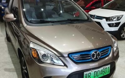 Подержанный электрический хэтчбек BAIC EV 2017 с характеристиками, ценой и приводом 2WD для продажи в Китае.