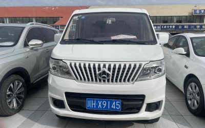 Динамичный вид экстерьера Changan Ruixing M80 2021, китайского подержанного бензинового минивэна, задний привод, с характеристиками, ценой и дизайном.