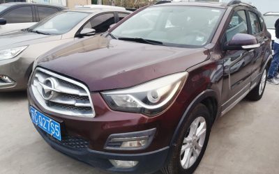 Подержанный бензиновый внедорожник Haima S5 2015 из Китая, с характеристиками и ценой для продажи.