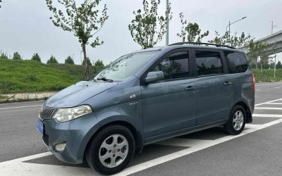 Обзор подержанного Wuling Hongguang 2013, MPV, с экстерьером, бензиновым типом топлива, передним приводом 2WD и ценой на продажу в Китае.