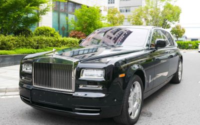 Обзор подержанного Rolls-Royce Phantom 2014, седан, с экстерьером, бензиновым типом топлива, передним приводом 2WD и ценой на продажу.