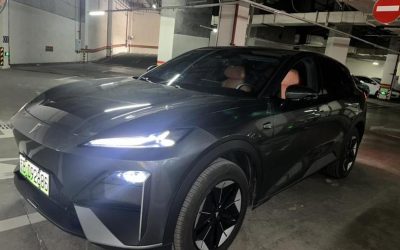 Задний экстерьер Deepal S07 2023 года, китайского подержанного электромобиля с задним приводом, с характеристиками, ценой и возможностями покупки.