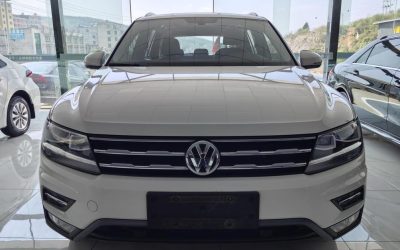 Полный вид подержанного внедорожника Volkswagen Tiguan L 2020, бензин, 4WD, с характеристиками и ценой для покупателей.