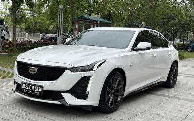 Полный вид подержанного седана Cadillac CT5 2021, бензин, 2WD, доступен для покупки.