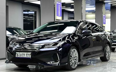 Полный вид подержанного седана Toyota Allion 2021, гибрид, 2WD, доступен в Китае.