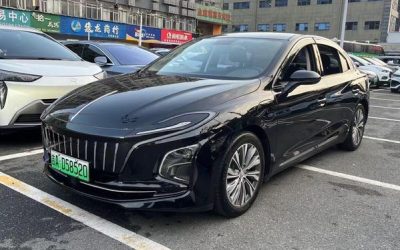 Подержанный электрический седан Hongqi E-QM5 2024 из Китая, с характеристиками, ценой и приводом 2WD для продажи.