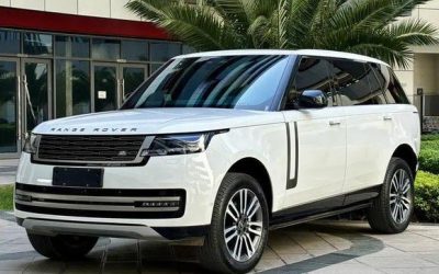 Подержанный бензиновый внедорожник Land Rover Range Rover 2023 для продажи, с экстерьером, характеристиками и ценой.